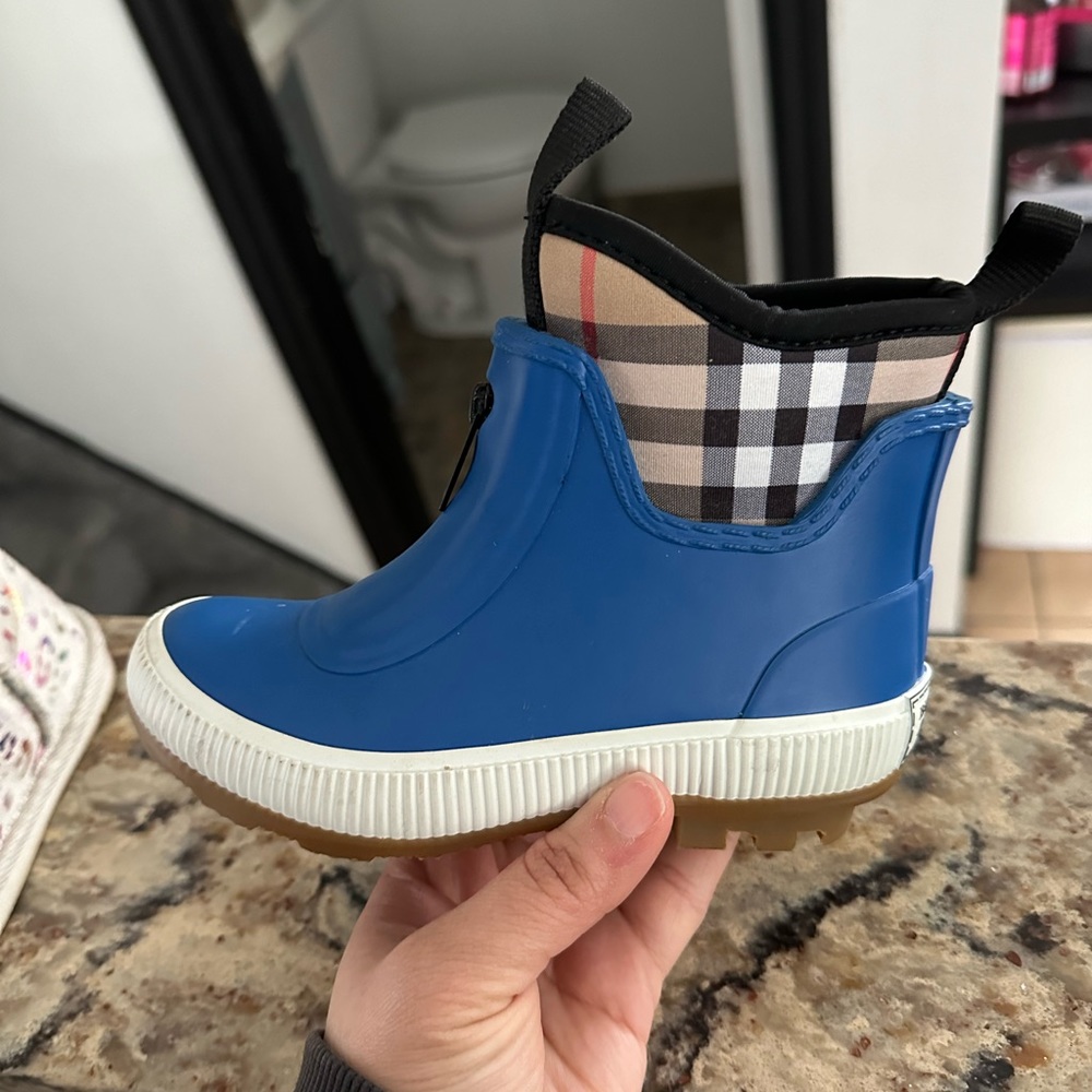 Kids authentic Burberry boot.